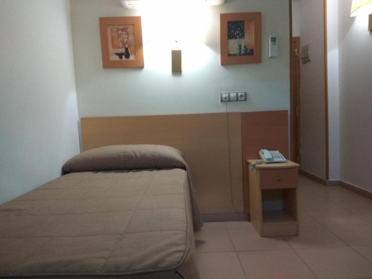Hostal El Arco Mejorada Del Campo Zewnętrze zdjęcie