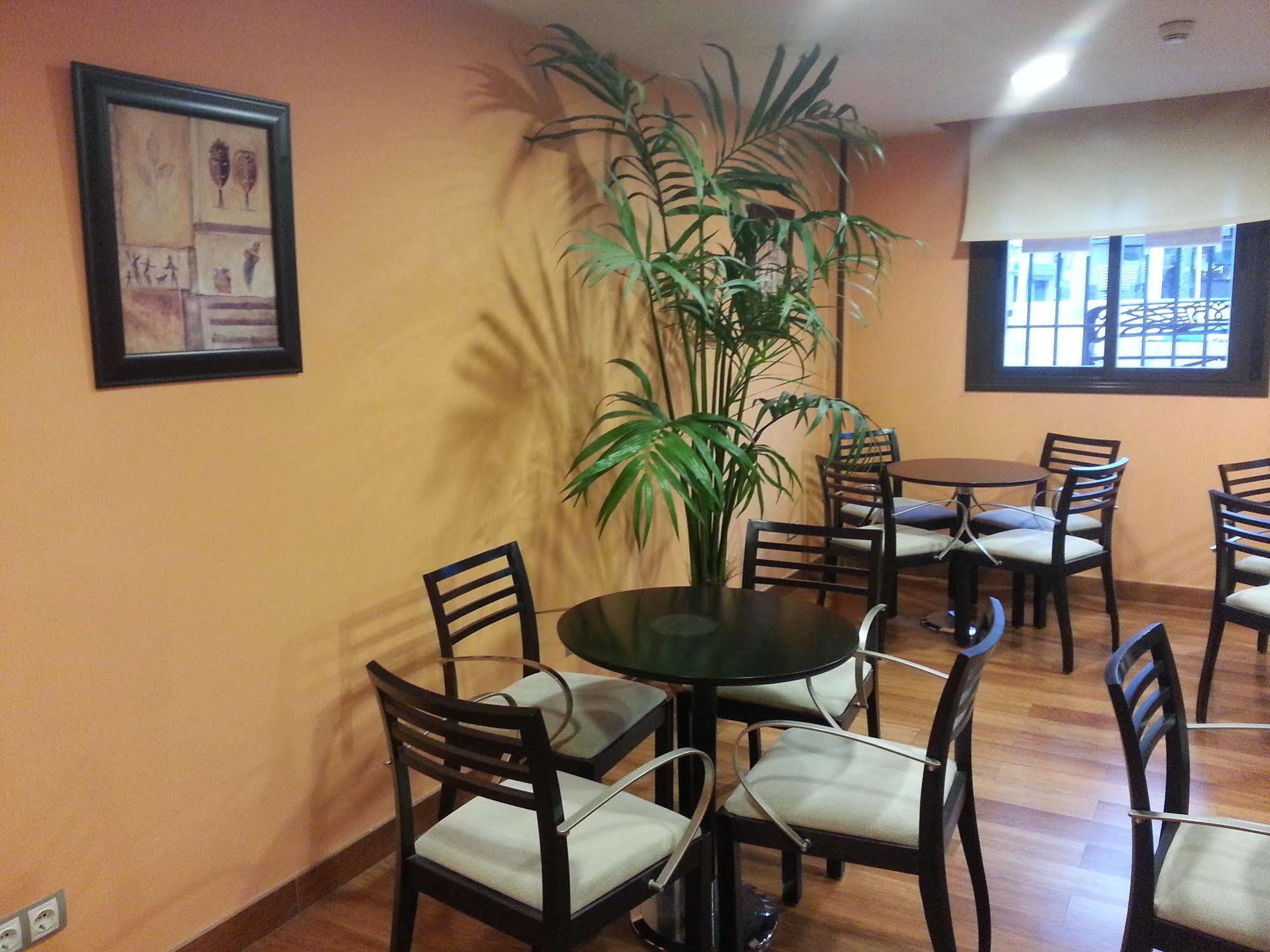 Hostal El Arco Mejorada Del Campo Zewnętrze zdjęcie