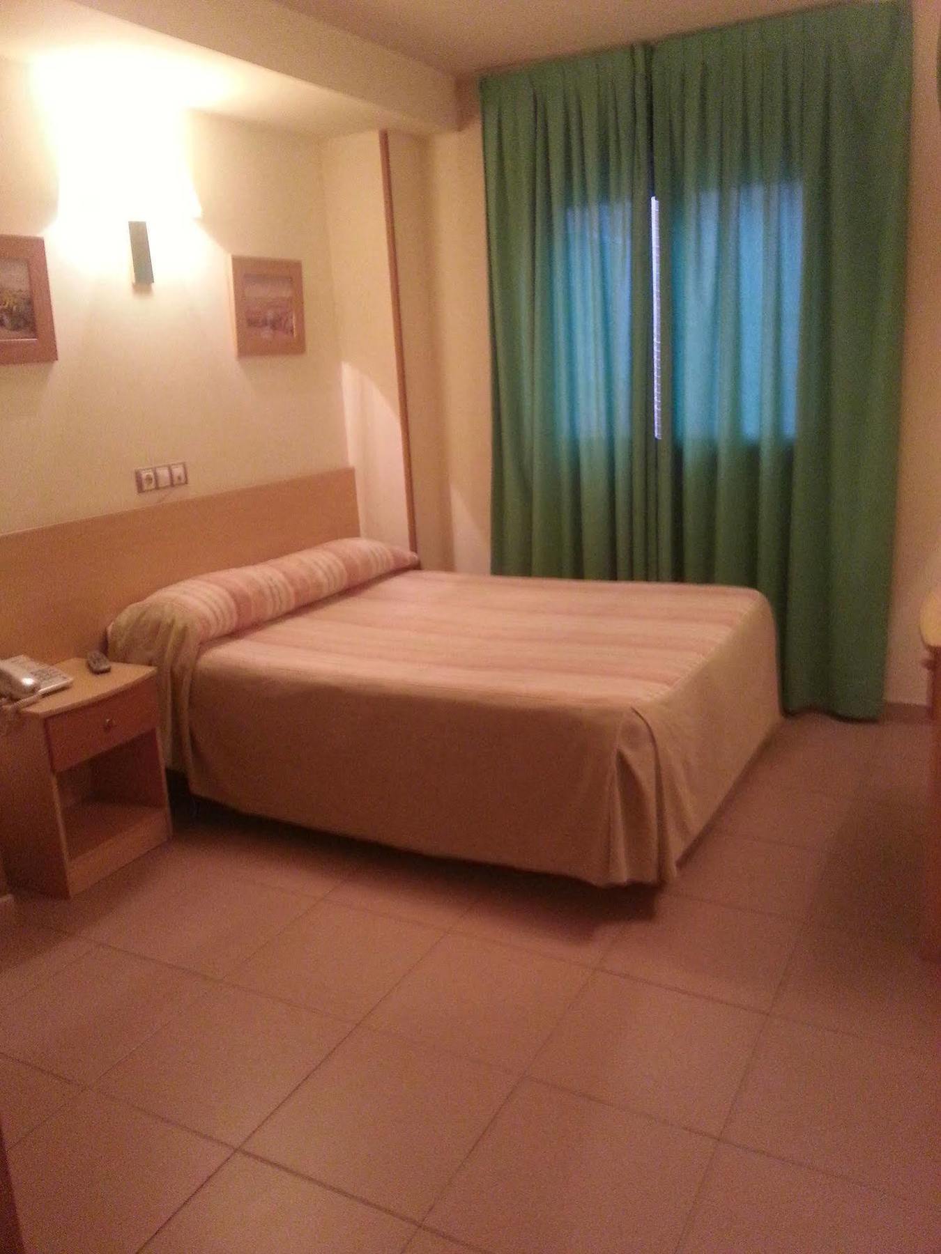 Hostal El Arco Mejorada Del Campo Zewnętrze zdjęcie