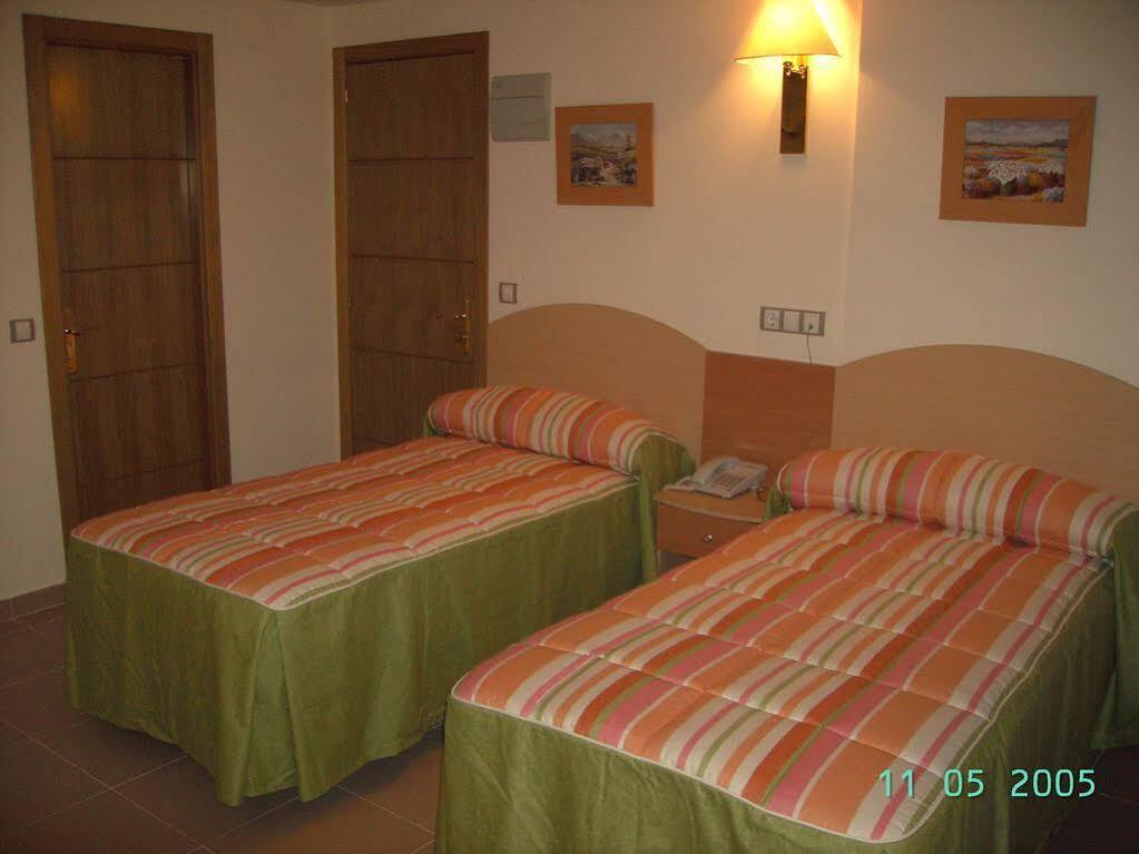 Hostal El Arco Mejorada Del Campo Zewnętrze zdjęcie