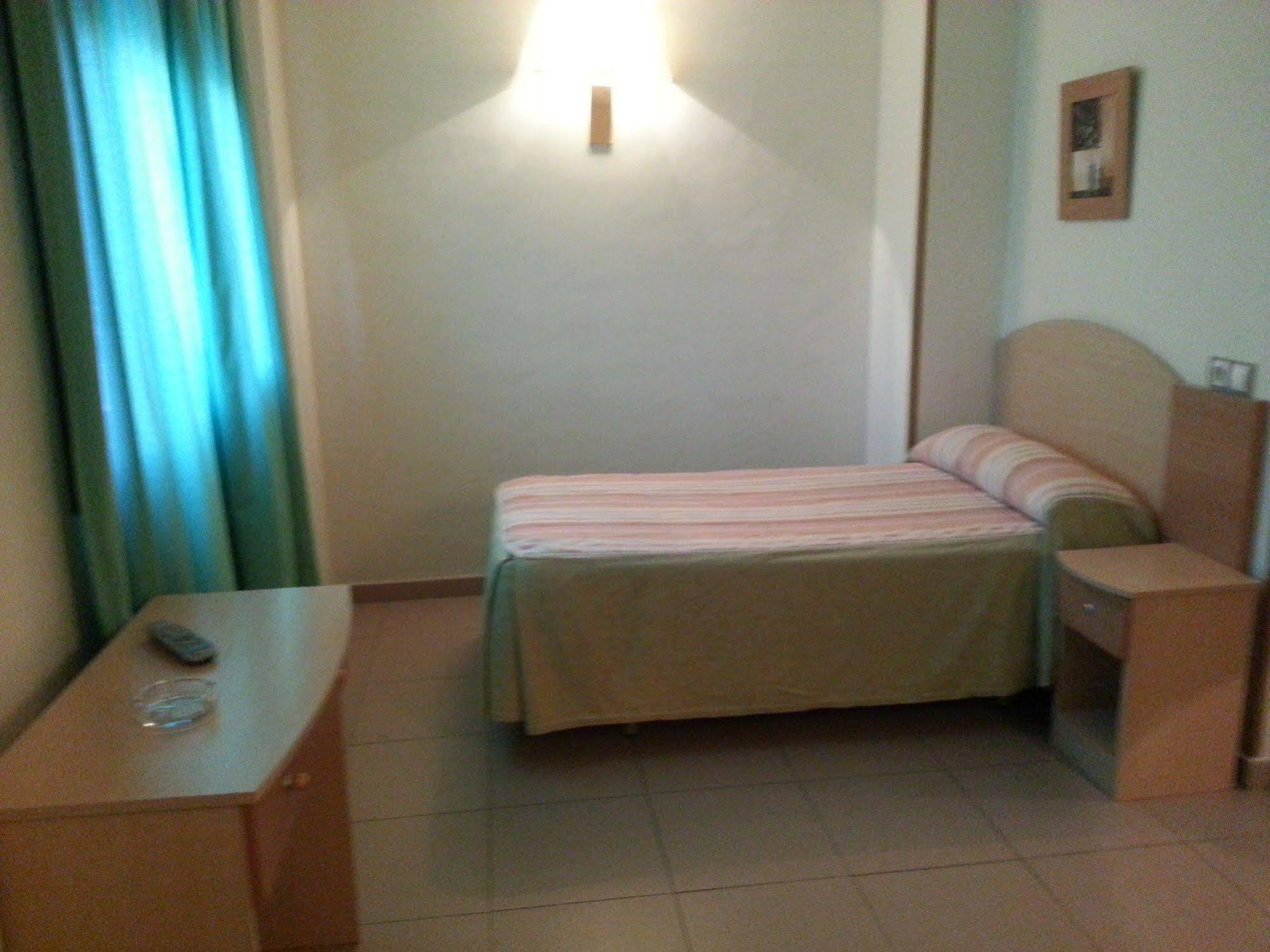 Hostal El Arco Mejorada Del Campo Zewnętrze zdjęcie