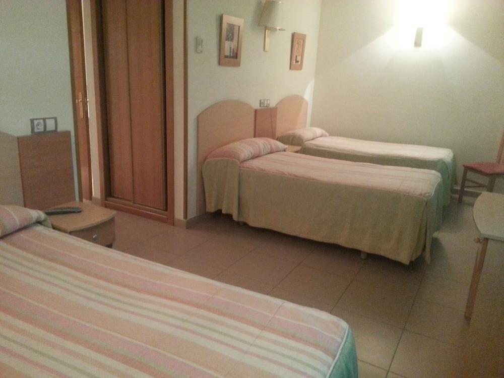 Hostal El Arco Mejorada Del Campo Zewnętrze zdjęcie